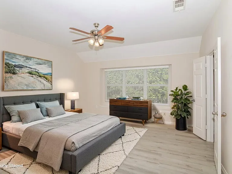 240 Creekview Dr — Photo 10