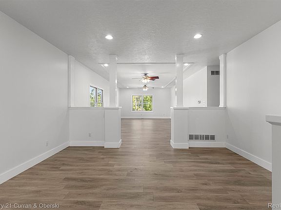 5th image of 2732 Carric Ct