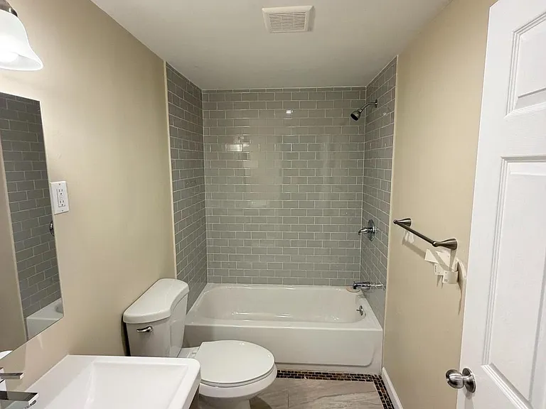 709 S Warnock St — Photo 9