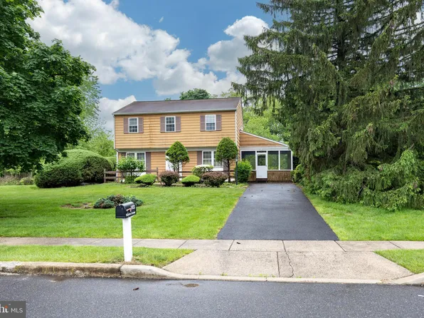 1022 Maykut Ave, Collegeville, PA 19426