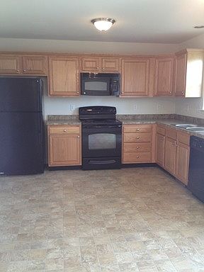 2nd image of 3833 Birchwood Cir