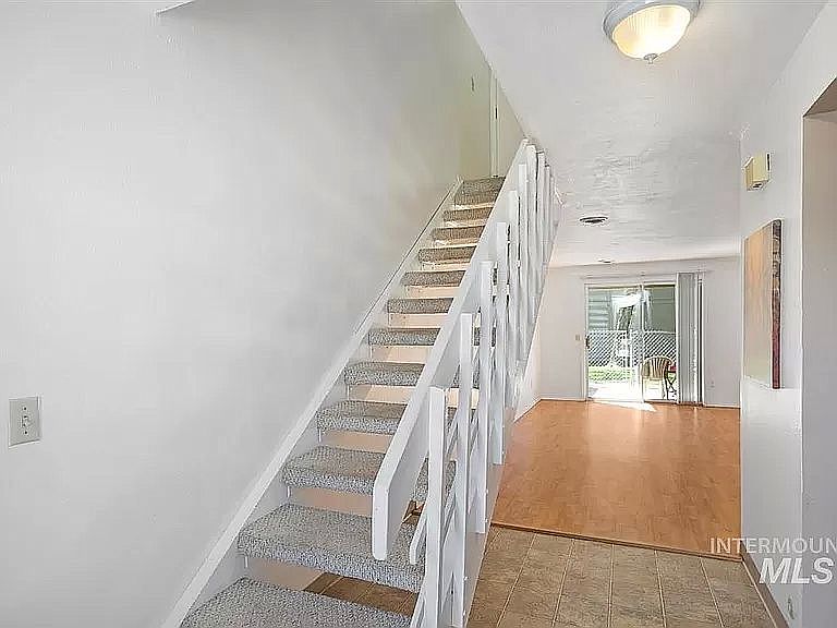 1st image of 344 N Eagle Glen Ln