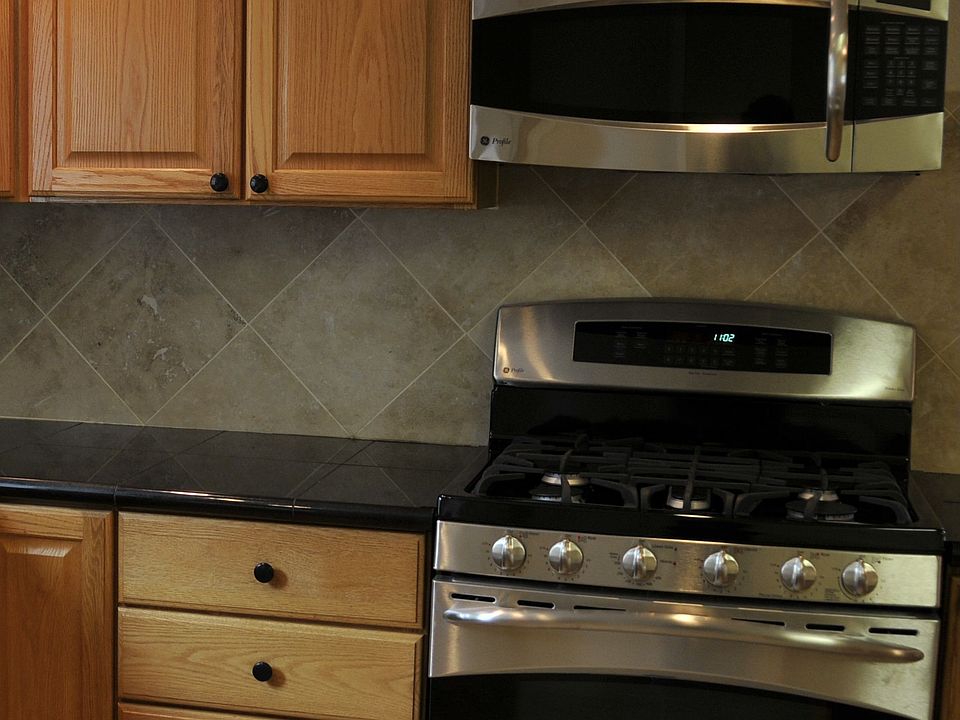 Kitchen (picture 1)