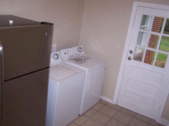 Washer dryer included