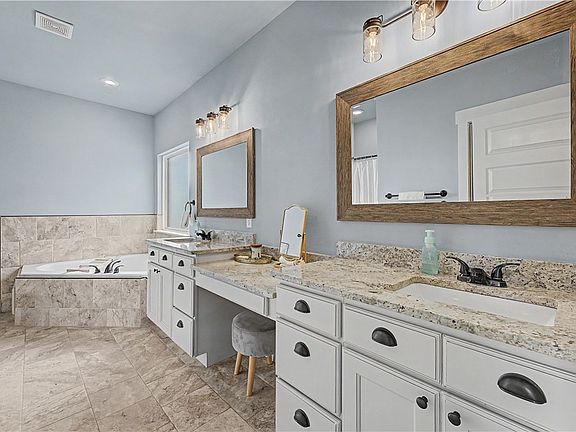 3rd image of 515 Oak Run Ln