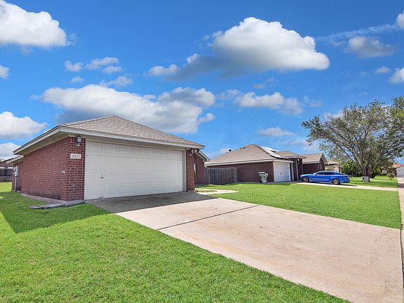 3rd image of 3817 Sawtooth Dr