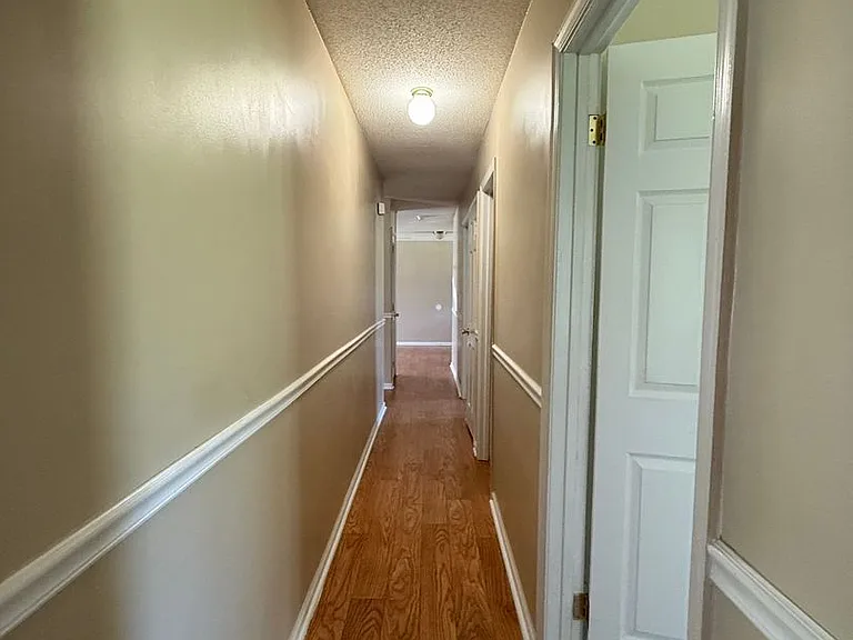 411 Greenbriar Dr — Photo 7