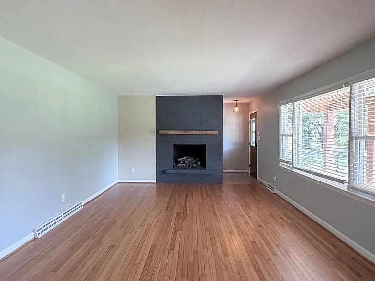 18 Carjen Ave — Photo 3