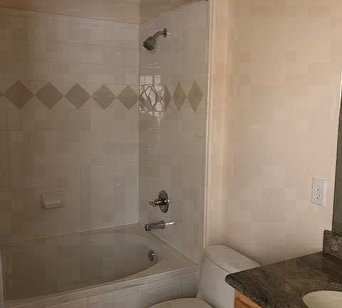 Spacious master bath with two sinks and soaking tub