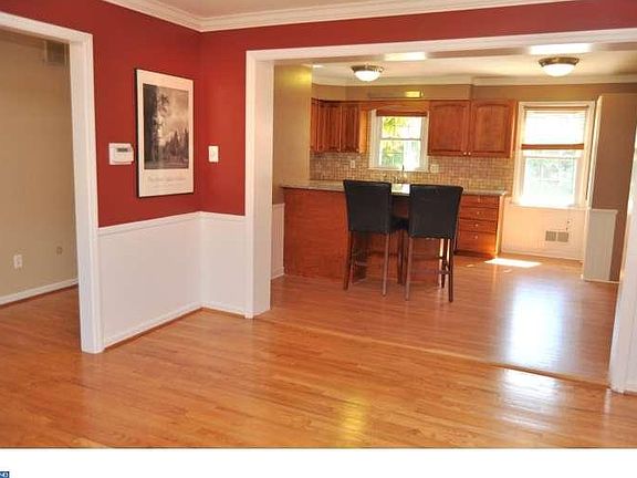 4th image of 136 Westgate Dr