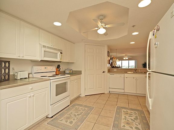 3rd image of 8941 Lake Dr APT D405