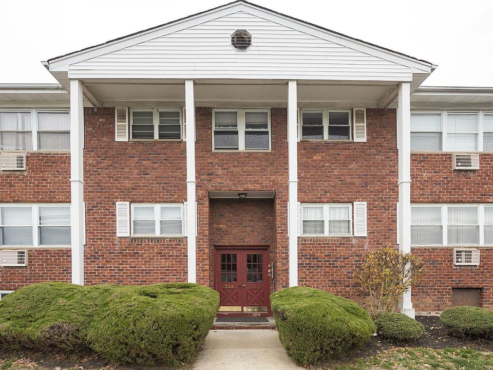 01_House Front