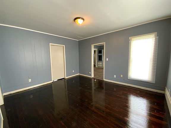 2nd image of 526 Harvey St