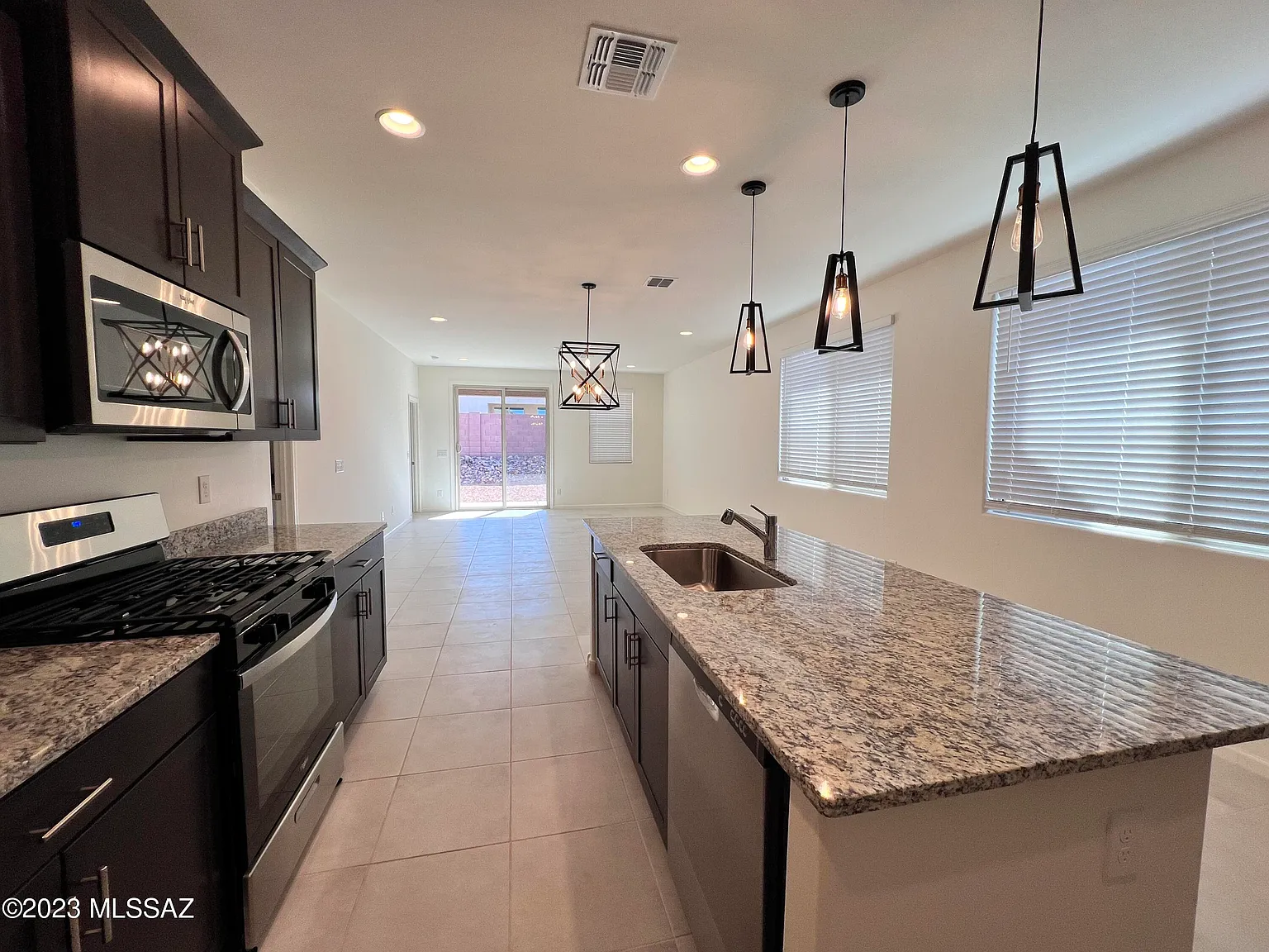 3 bed, 2.0 bath, 1600 sqft, $1,995 — Photo 4