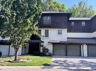 10211 Cedarbrooke Ln, Kansas City, MO 64131