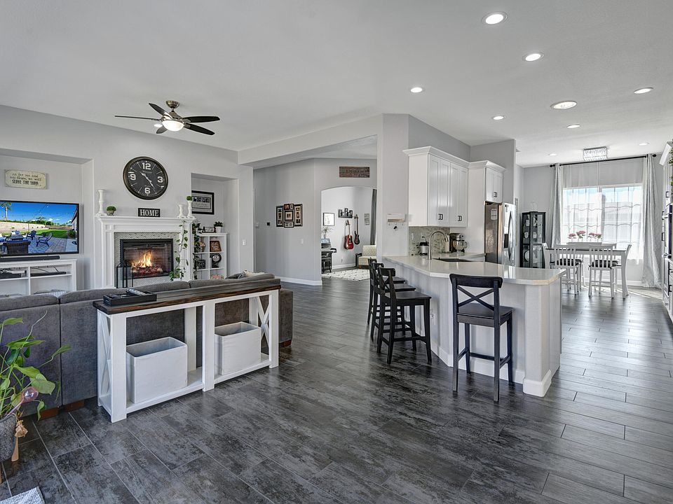1st image of 79894 Amora Dr