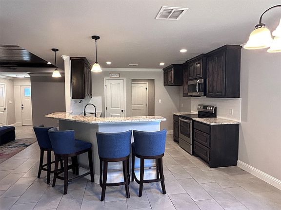 2nd image of 5416 Belaire Cir