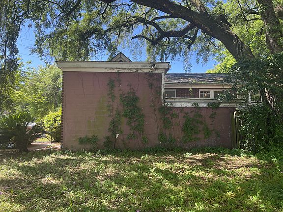 3rd image of 1910 Cosgrove Ave