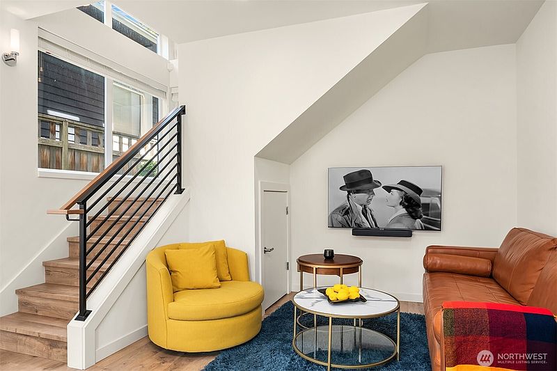 5th image of 422 10th Avenue E #F