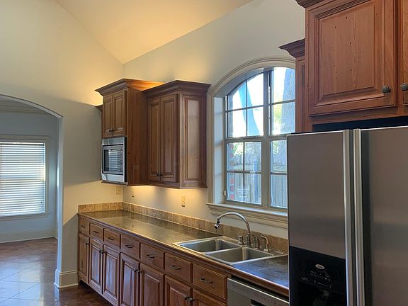 3rd image of 308 Ashland Park Dr