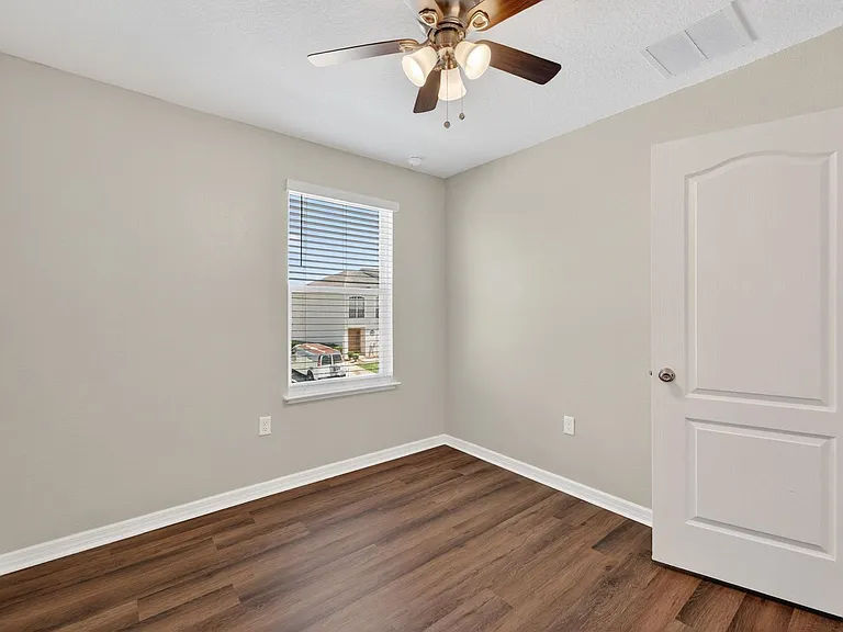 3842 Hampstead Ln — Photo 43