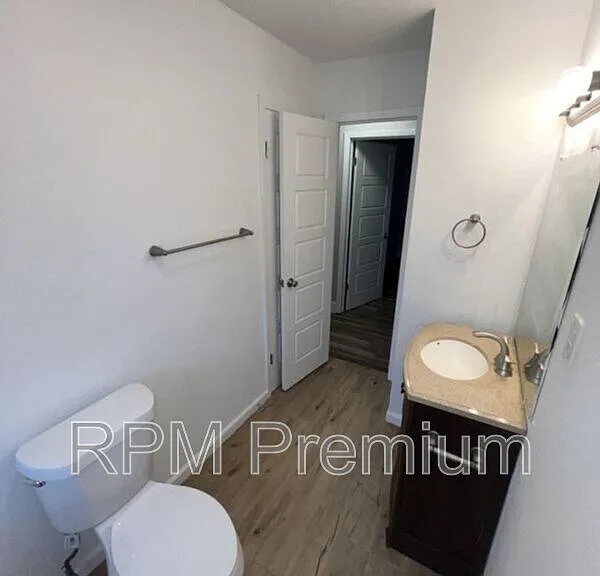 464 Wilton Dr — Photo 23