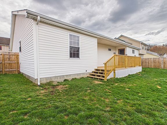 4th image of 175 Porter Pl