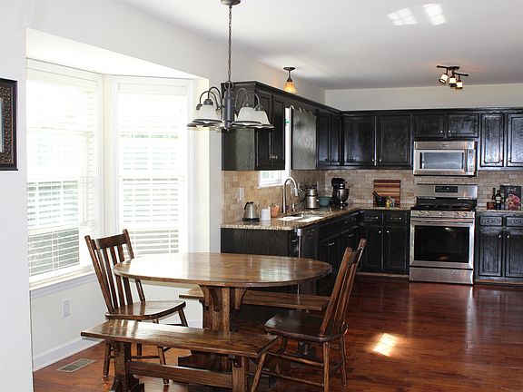 4th image of 1301 Branchside Ct