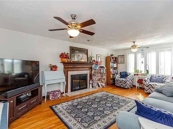 4th image of 46 Larkspur Dr