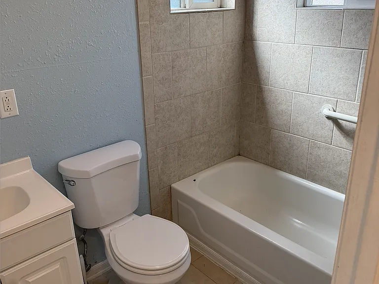 203 Vassar Dr SE #B — Photo 8