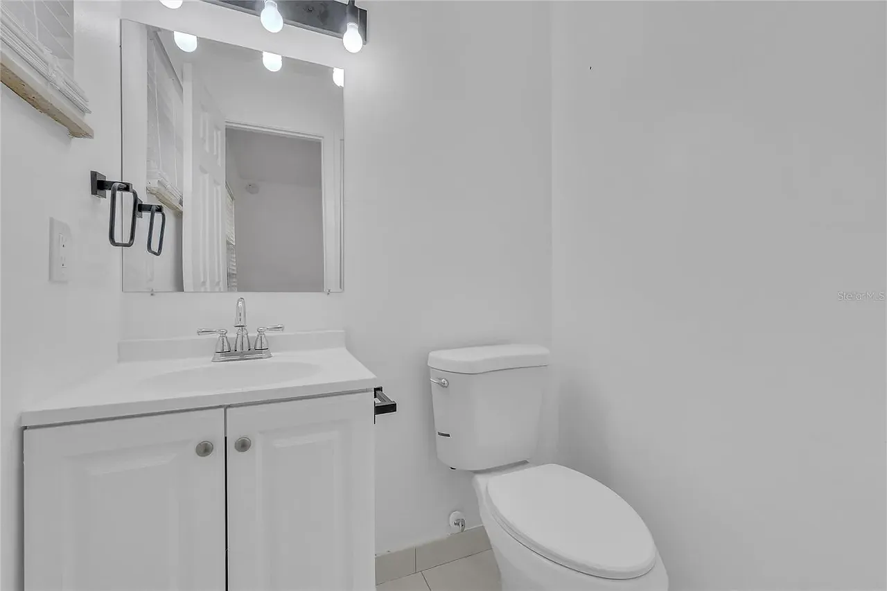3 bed, 1.5 bath, 1053 sqft, $2,000 — Photo 2
