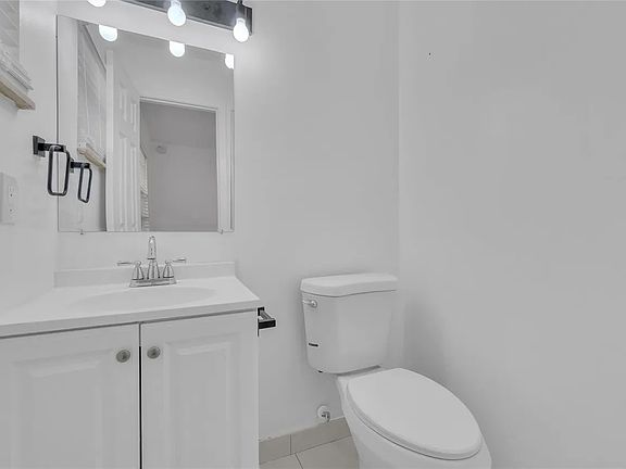 2nd image of 2840 Central Dr