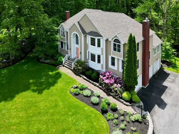 81 Hitching Post Rd, North Andover, MA 01845
