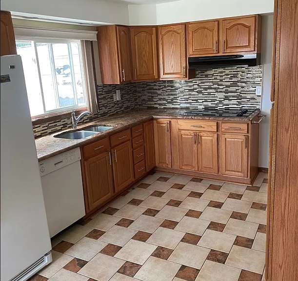 428 Edward Ct — Photo 2