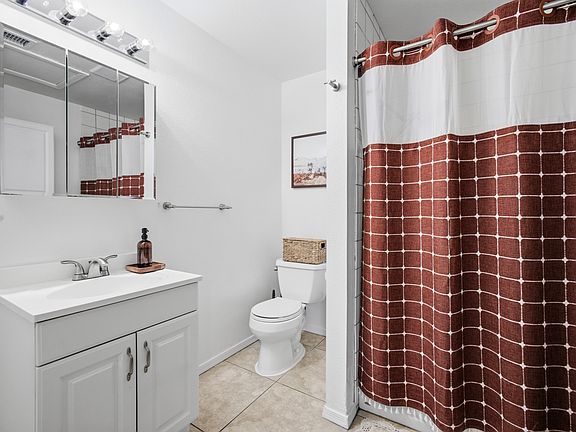 4th image of 1614 E Roma Ave #B