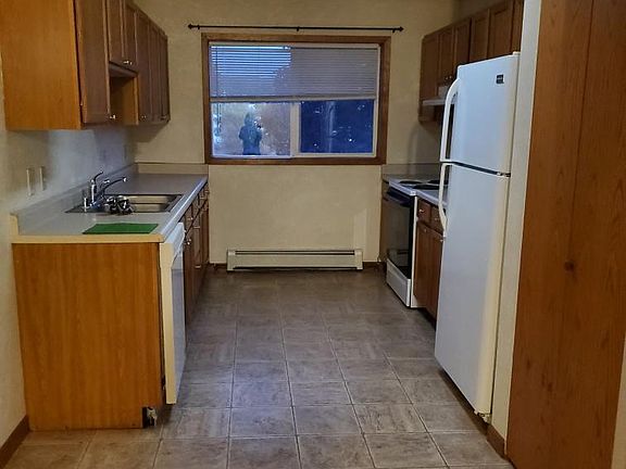 2nd image of 720 Turner St APT B