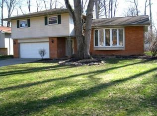 5057 Hampton Dr, North Olmsted, OH