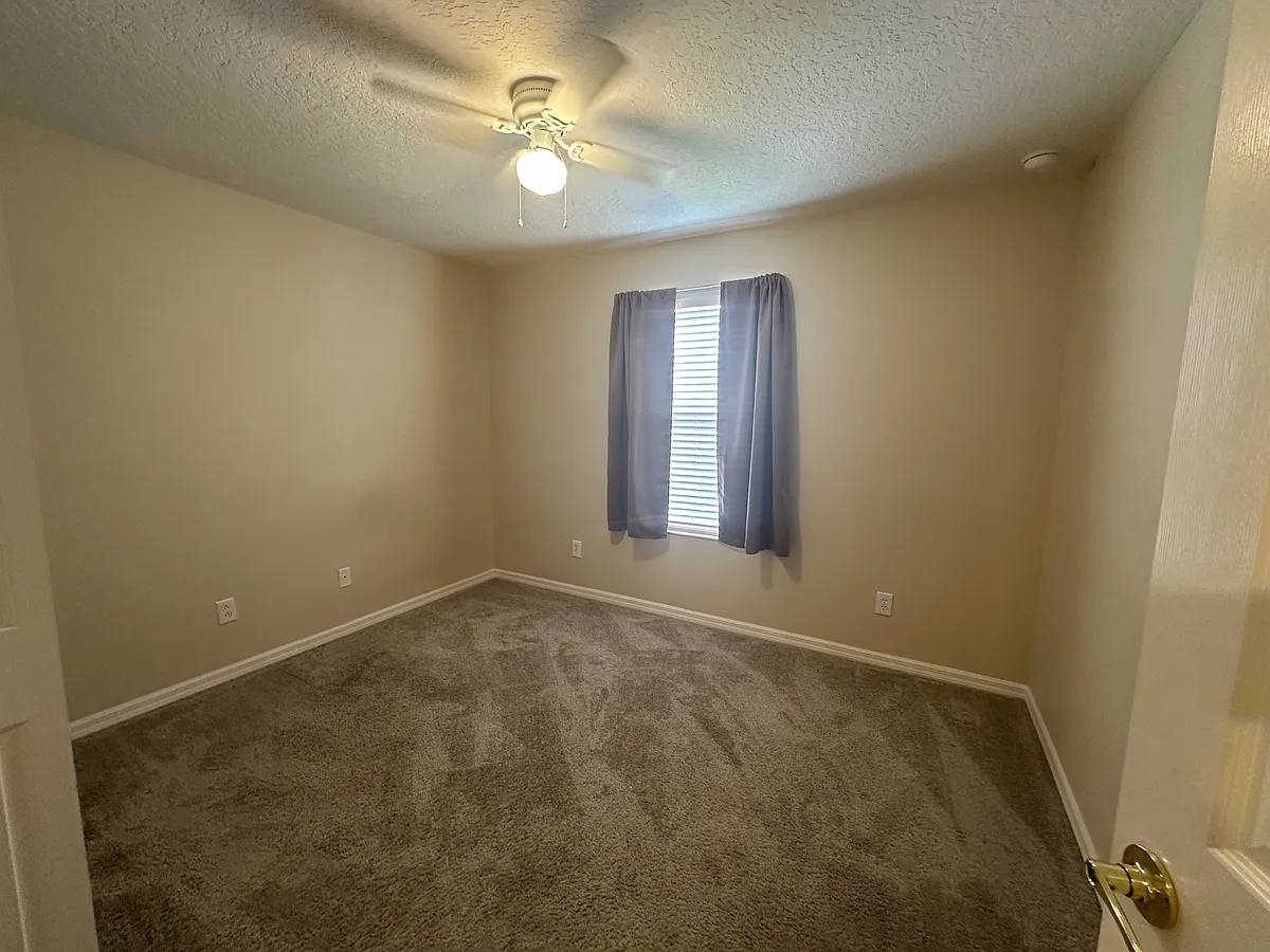 Building Photo - 2660 Retreat View Cir