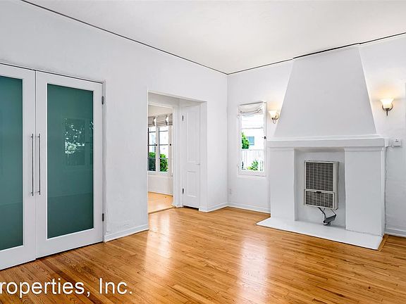 5th image of 132 S Swall Dr Unit 4