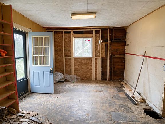 2nd image of 2912 Courtlandt Ave