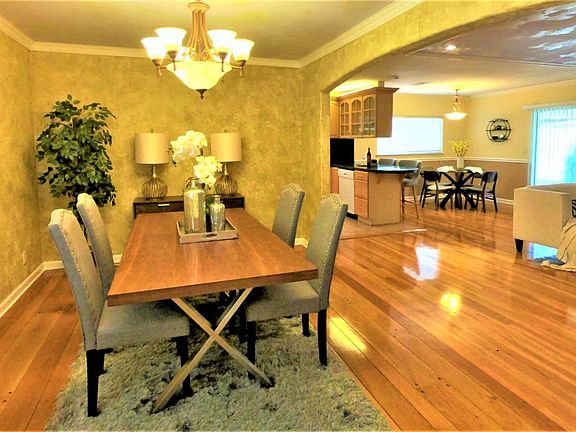 3rd image of 4044 Timberline Dr