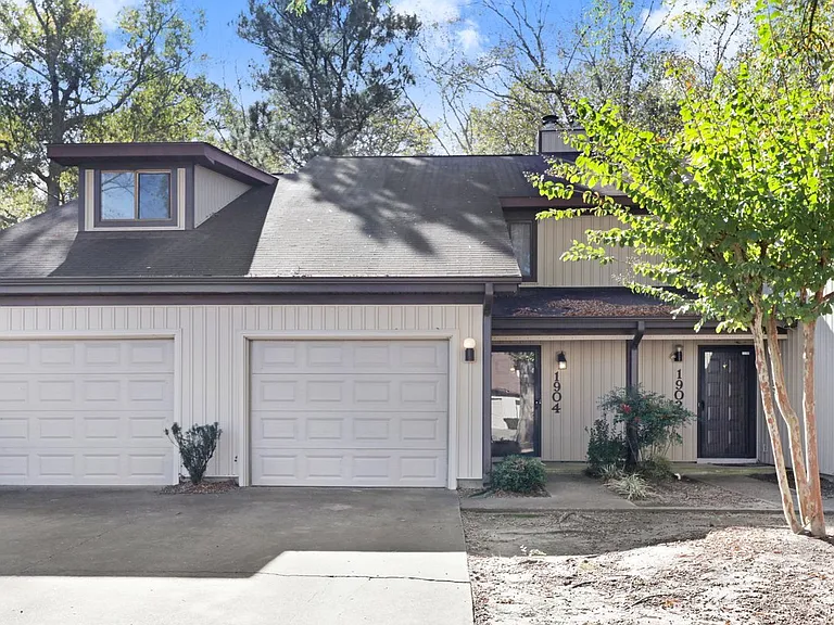 1904 Stephens St — Photo 1