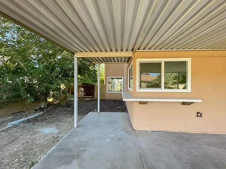 44555 Benald St — Photo 10