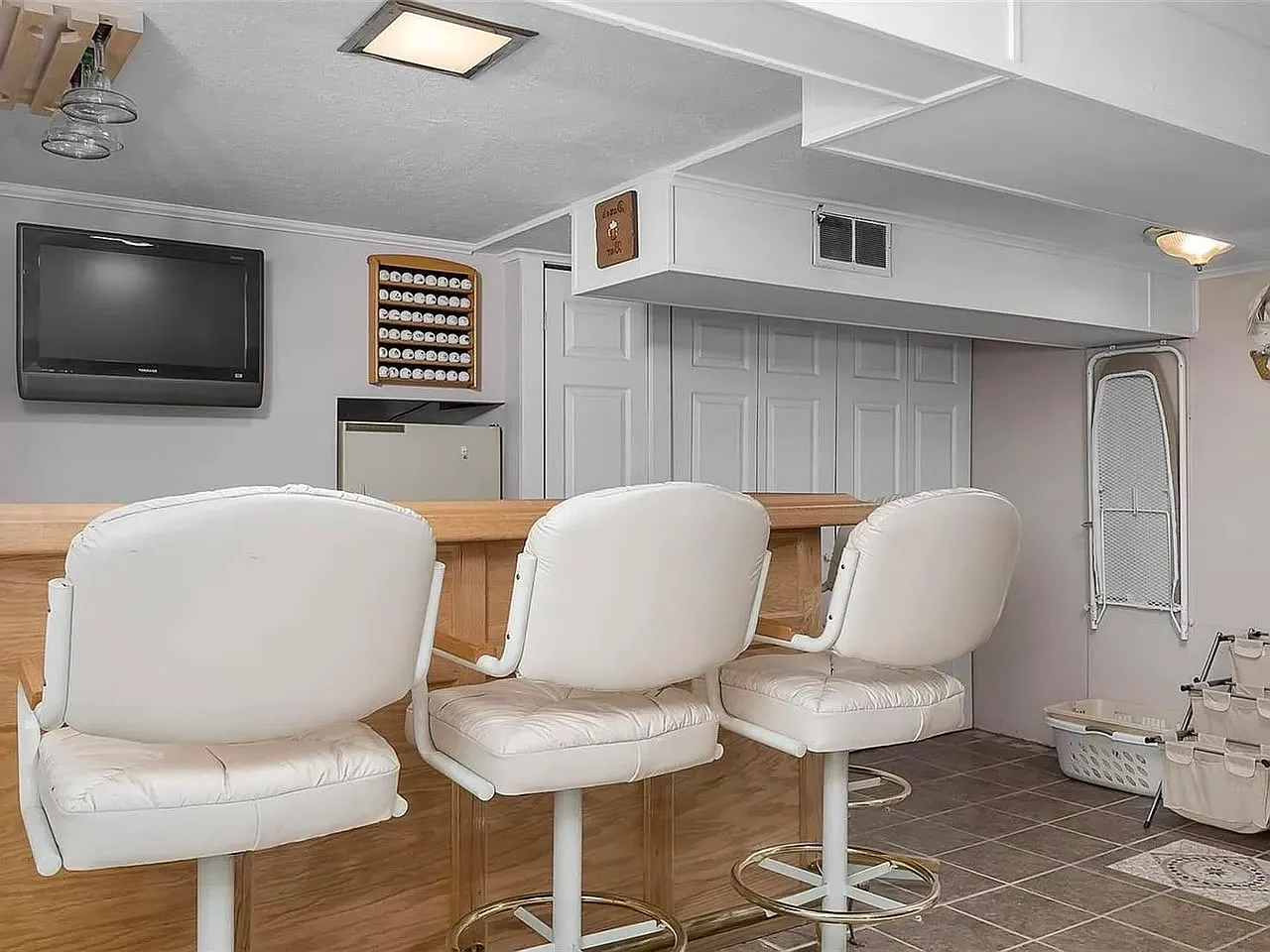 3 bed, 888 sqft, $1,560 — Photo 2