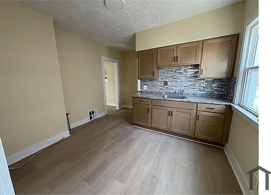 13315 S Parkway Dr — Photo 8