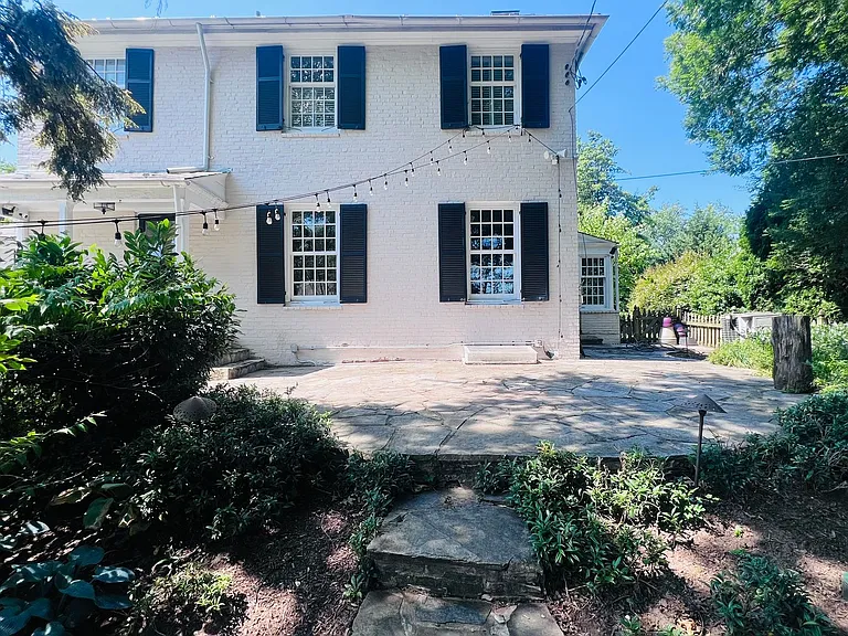 115 E Northern Pkwy — Photo 50