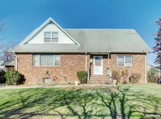 475 Dewey Ave, Saddle Brook, NJ 07663