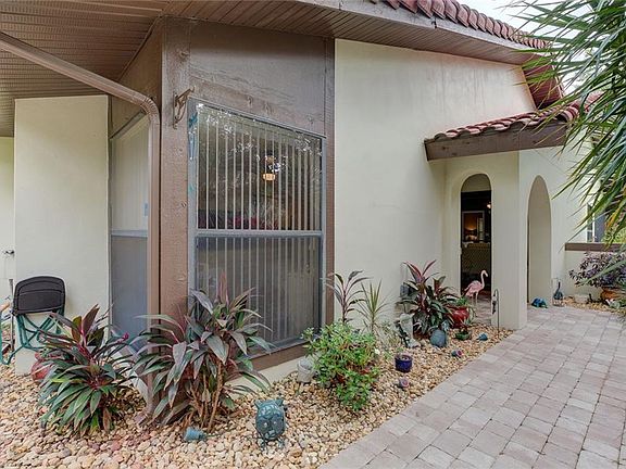 3rd image of 161 Coventry Cir