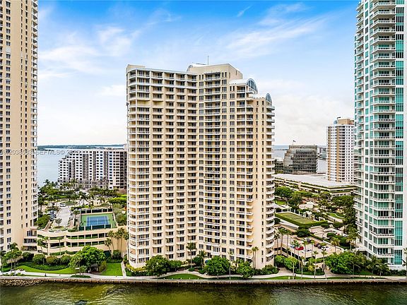 2nd image of 888 Brickell Key Dr APT 1010