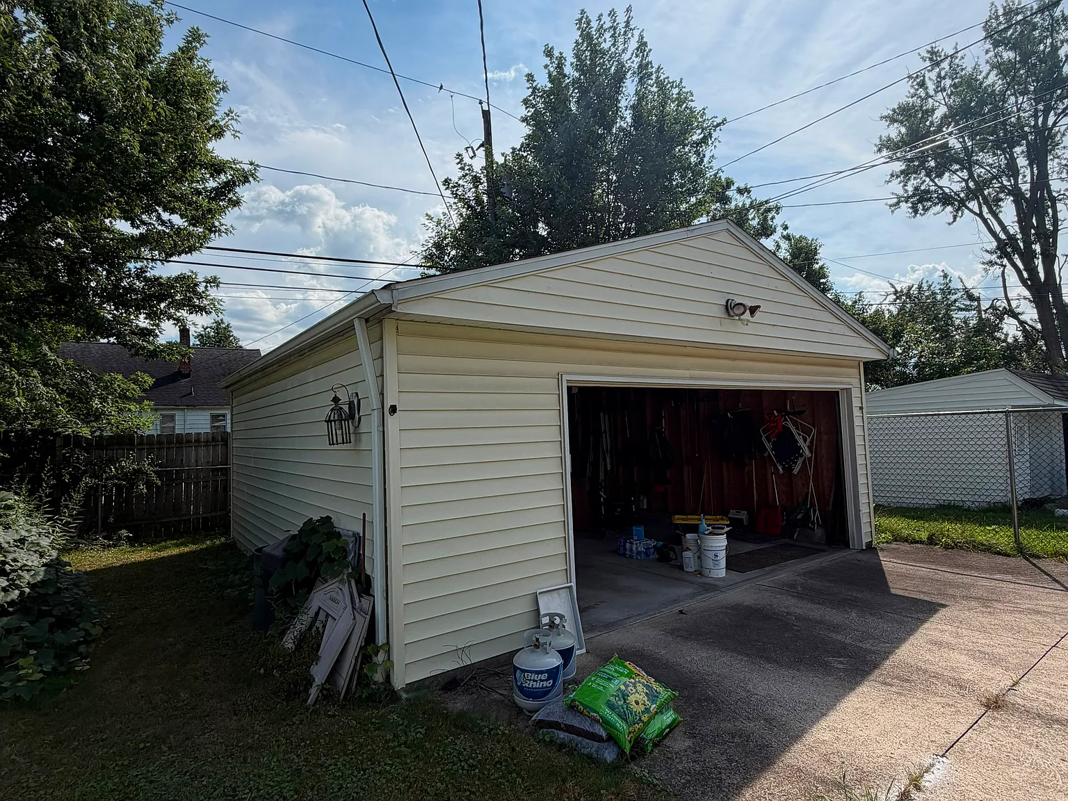 3 bed, 1200 sqft, $2,000 — Photo 3